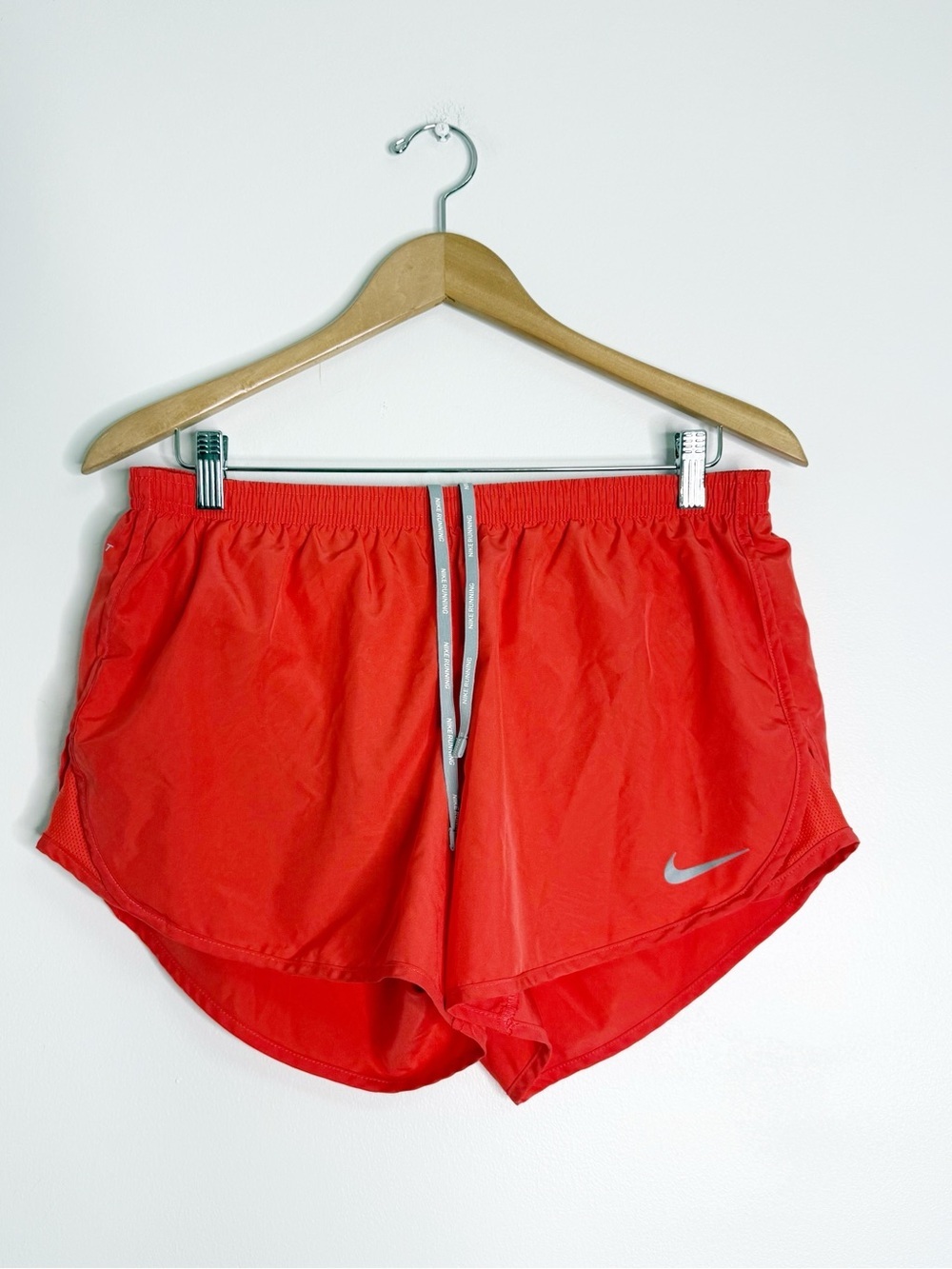 Nike Dri-FIT Tempo Running Shorts Salmon Pink Size L Zip Pocket